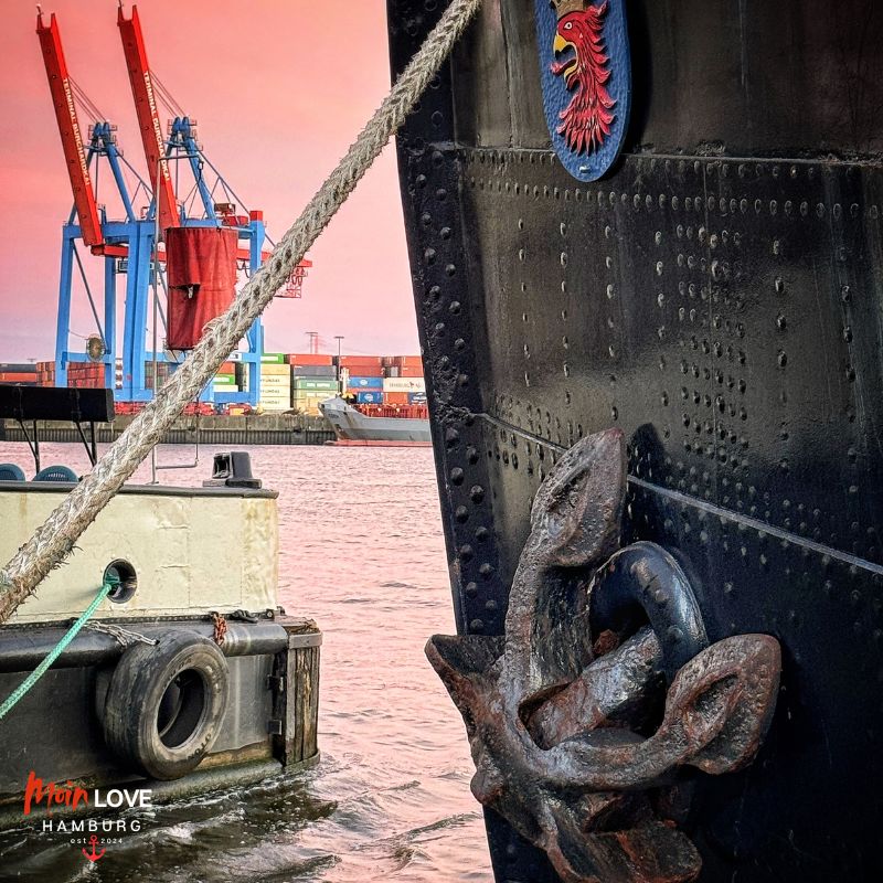 Moin Love Hamburg Foto von Sandra Baggeler Eisbrecher Övelgönne Hafen Hamburg